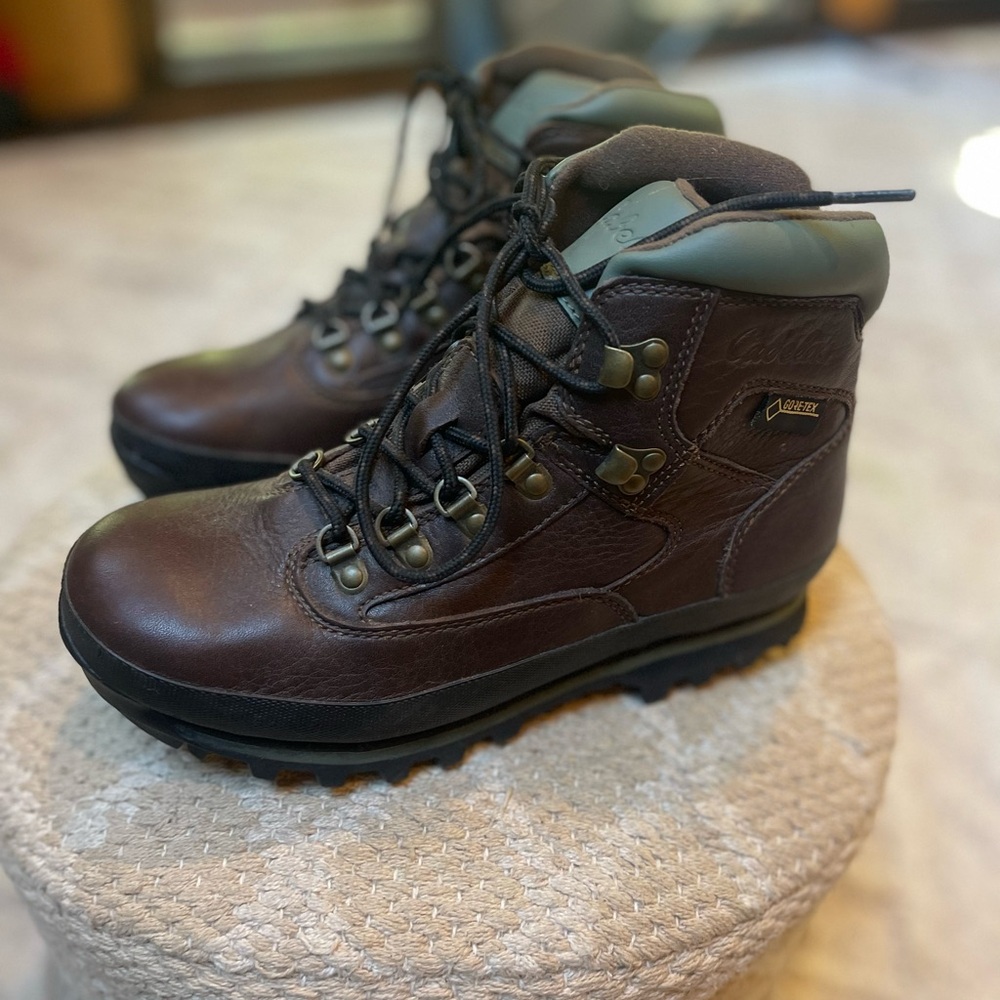 Cabela's Brown and Green Men's Boots